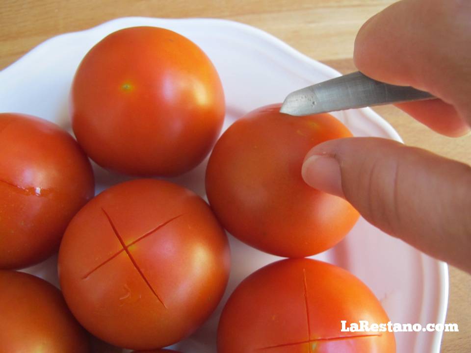 Como pelar los Tomates frescos_LaRestano